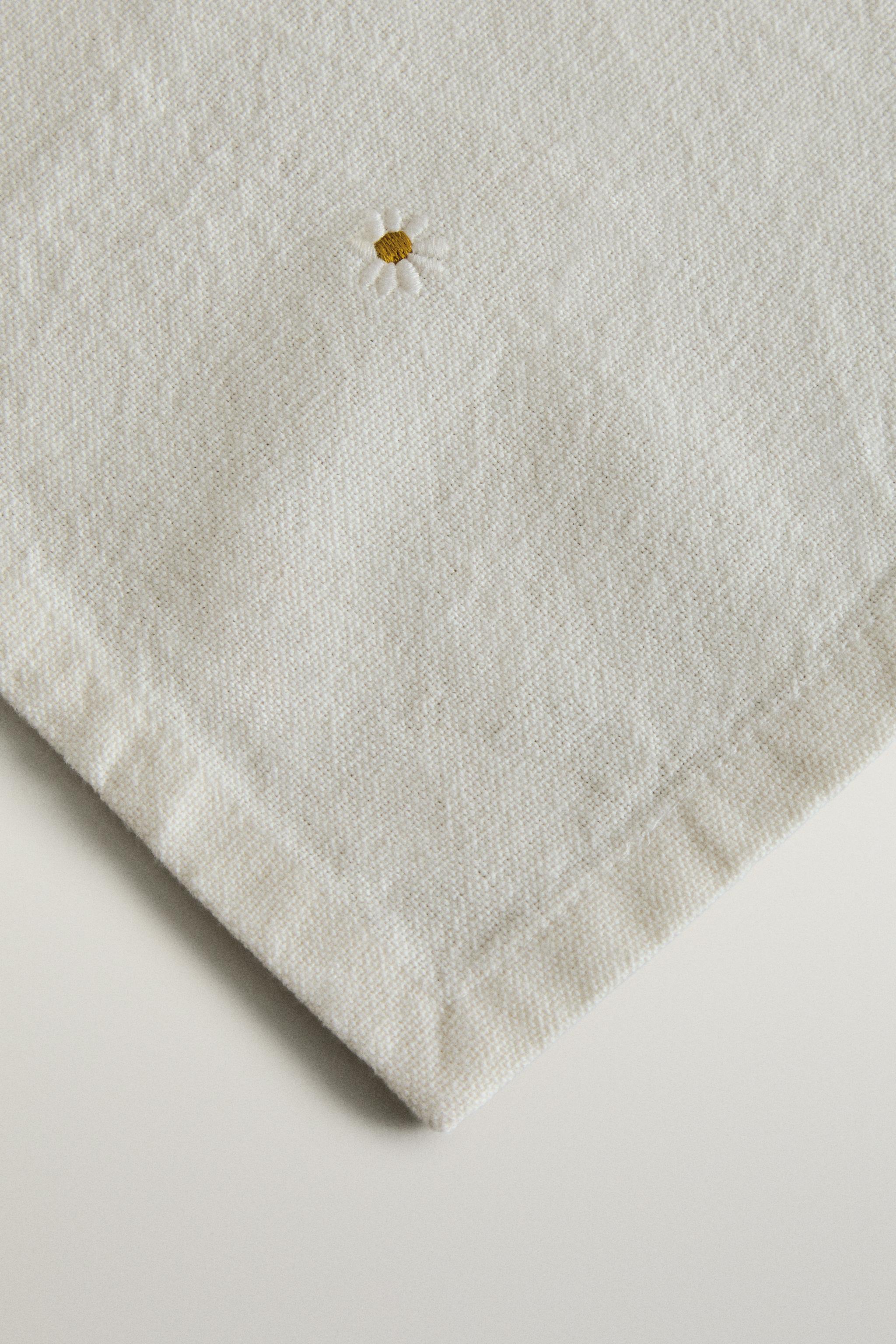 NAPPE BRODERIES TRÈFLE ET MARGUERITE